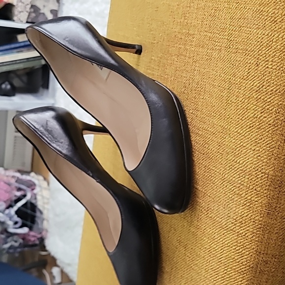 L.K.Bennett pumps, 37.5 I'm European size, size 7 in US. - Picture 3 of 6